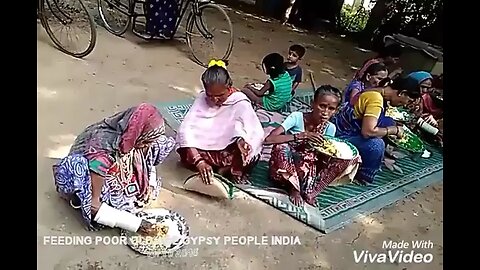 Feeding poor hungry gypsy villages people in India 🇮🇳.