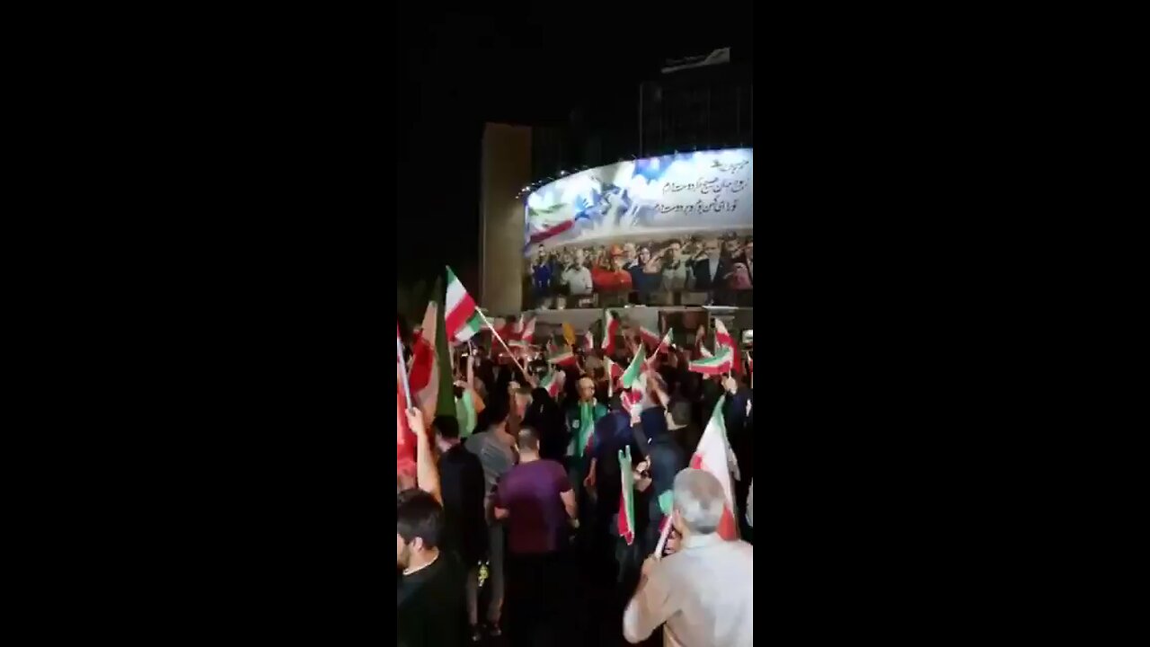 🚨🇮🇷🇶🇦🇮🇷 BREAKING: Iranians take to the streets of Tehran