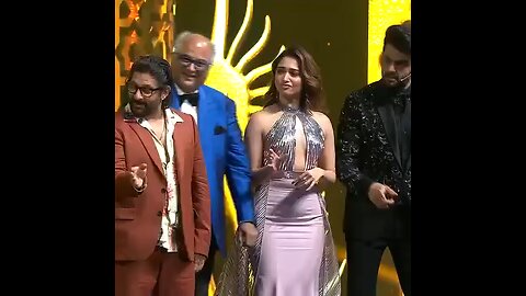 Pure bollywood ne kia IIFA ki stage par ek sath dance #IIFA #bollywood #IIFAAwards #viralvideo #post