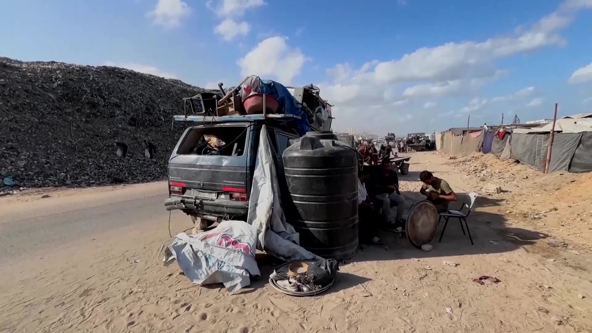 Displaced Palestinians flee south as Israel continues Gaza City operation