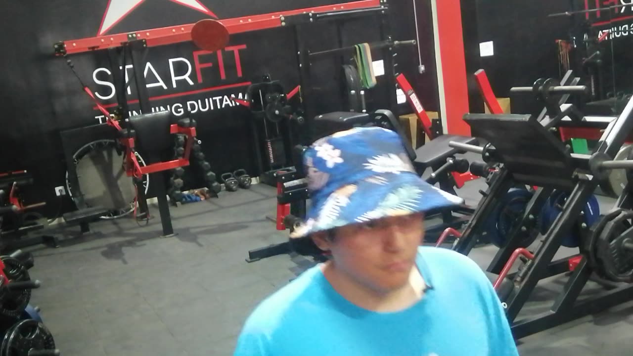 New Training Day | Improving in a Different Gym with New Machines