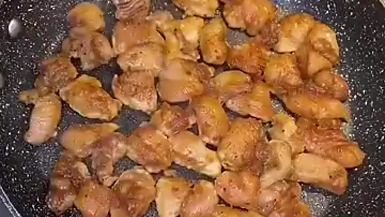 Breaking: Easy & Healthy Chicken Fried Rice! High Protein Meal #friedrice #healt