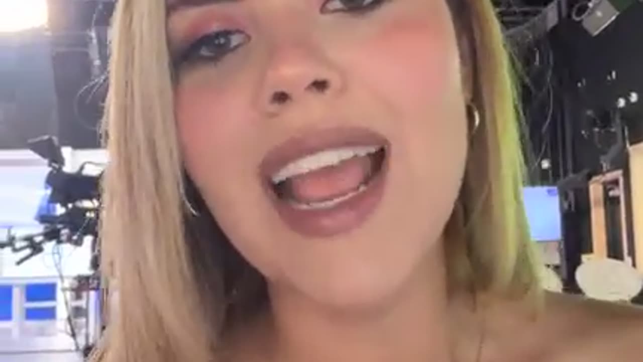 Alondra de Hoyos😻😻
