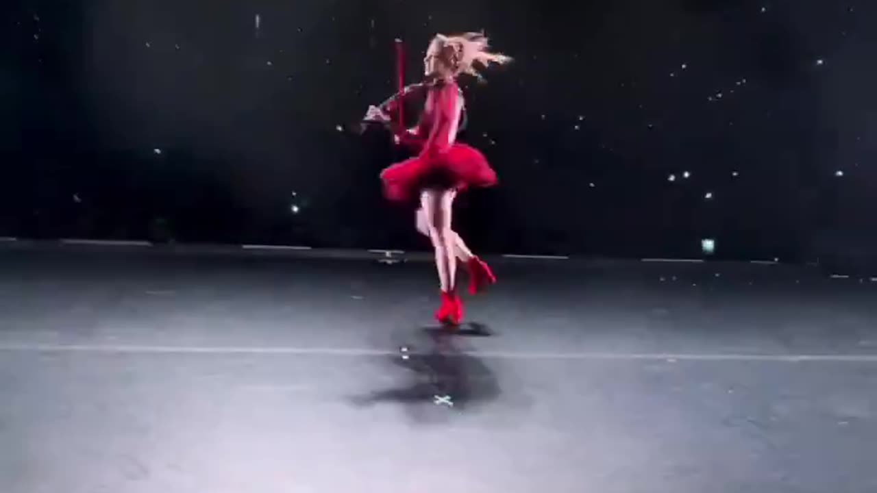 The Mesmerizing performance by Lindsey Stirling !