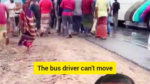 "বাস-ট্রাক সংঘর্ষের রিয়েকশন 🚨 সতর্কবার্তা!"