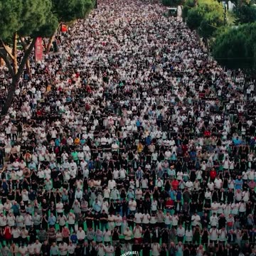 Sot Kurban Bajrami! Pamjet me dron të faljes tek Bulevardi 'Dëshmorët e Kombit'