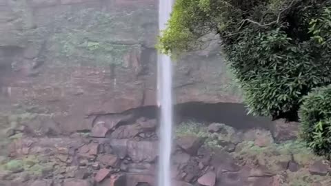 Explore the HIDDEN Phi Phi Waterfalls in Meghalaya