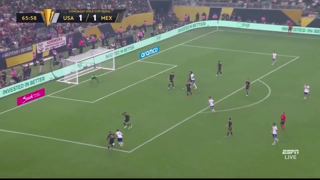 USA - Mexico (handball, no penalty)