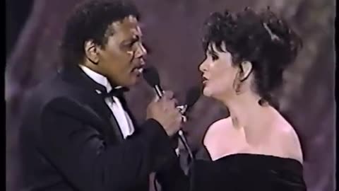 Linda Ronstadt & Aaron Neville - Don't Know Much live 1990