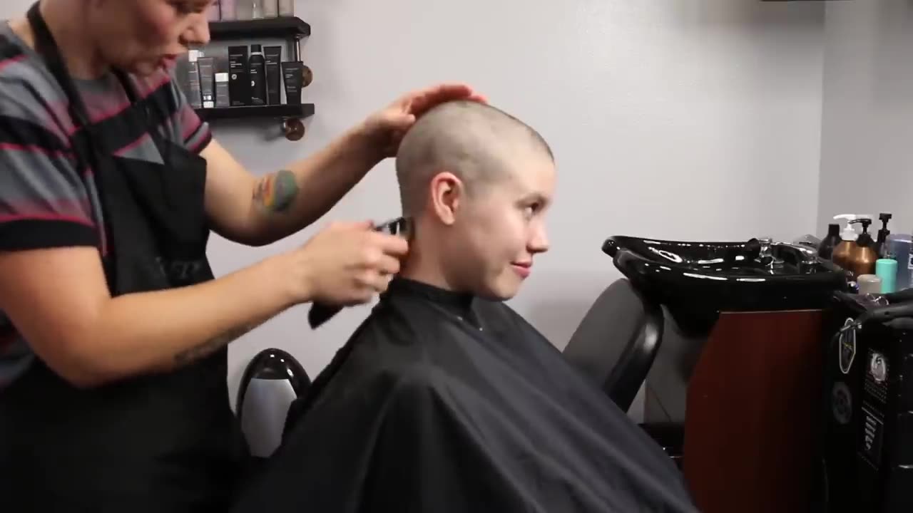 Smooth headshave woman summar special