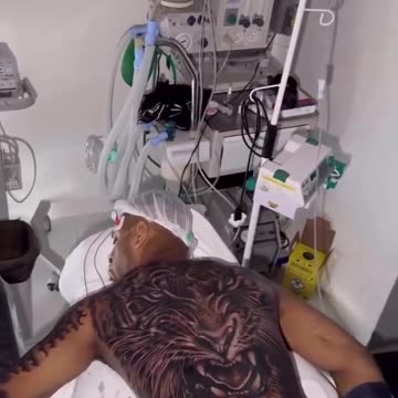 These guys put themselves into coma just to draw tattoos 😳