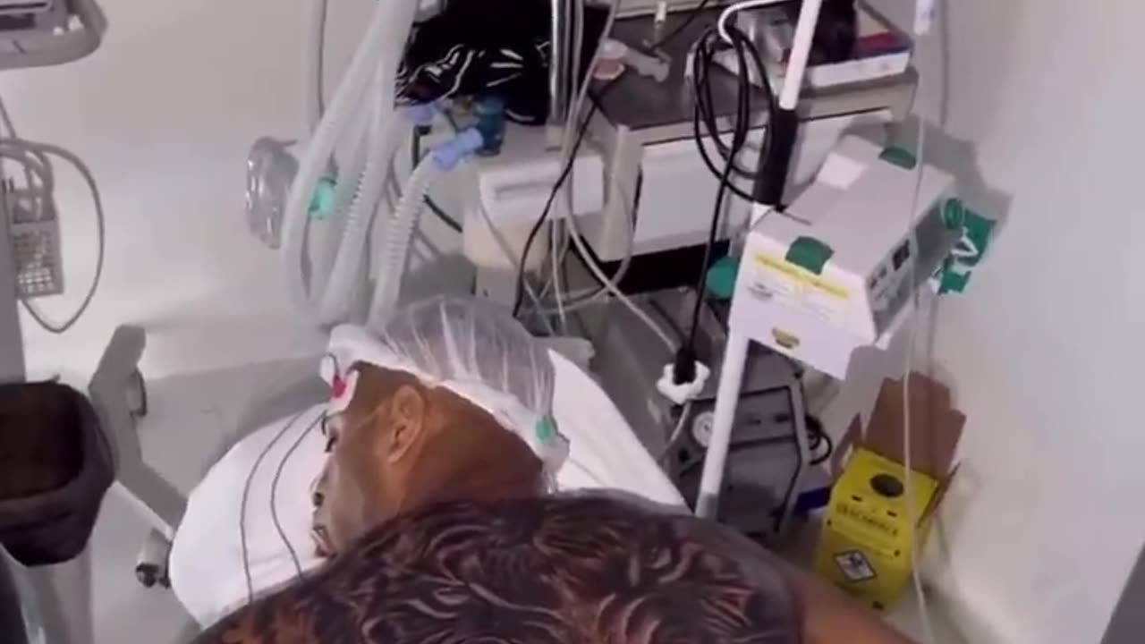 These guys put themselves into coma just to draw tattoos 😳