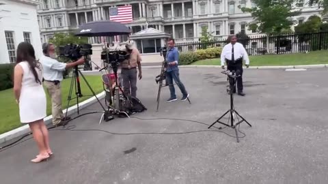 Secret Service has just locked down the White House's front lawn.
