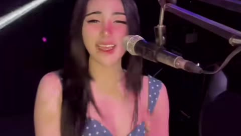 DJ Dewi performance 2