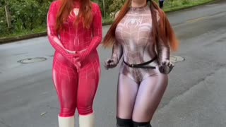🕸️ Spider Girls Shaking Their Buns 🍑