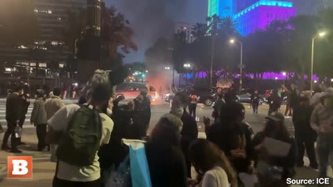 Anti-ICE Protester Gives Activists a Number to Call to Get Bailed Out ＂for Free＂