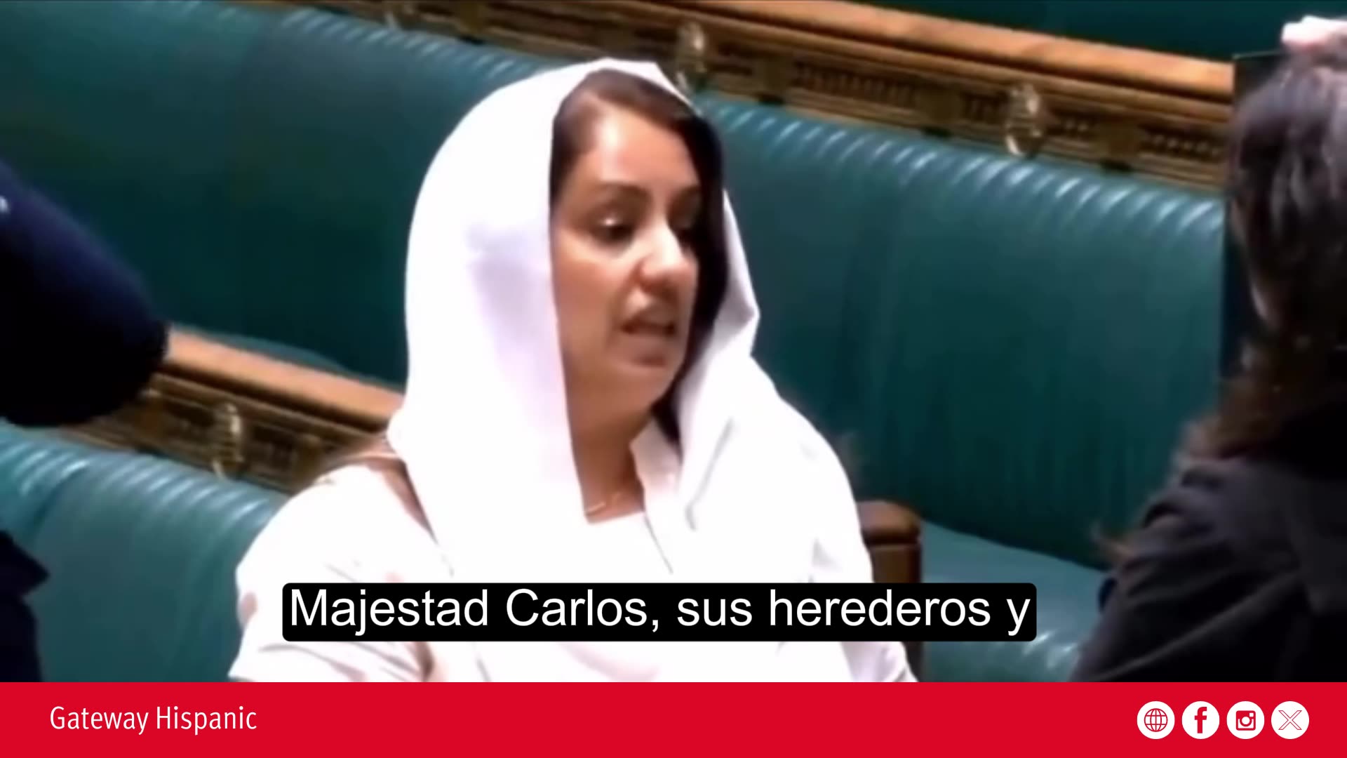 Diputada del Reino Unido jura su cargo besando el Corán