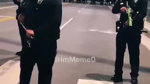 🚨Protesters are shouting “Kill yourselves!” at the LAPD.