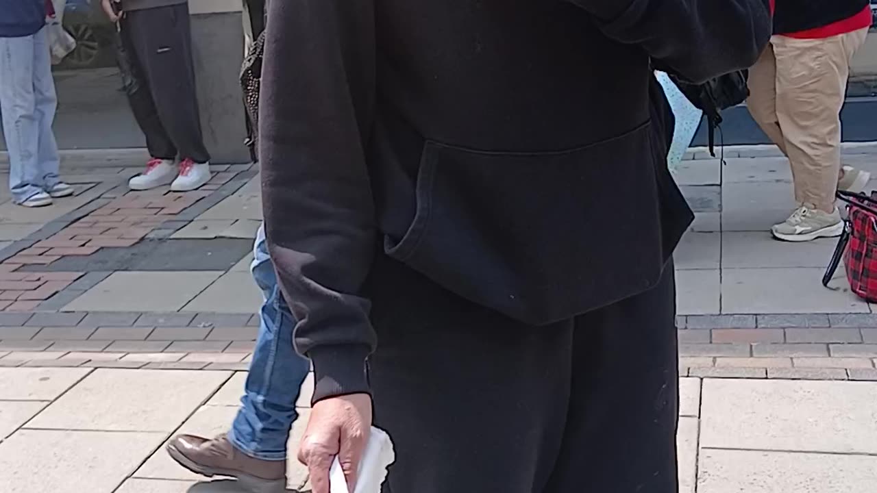 A woman was out saying she was looking 4 me 2day & she was my key worker. I don't have one.