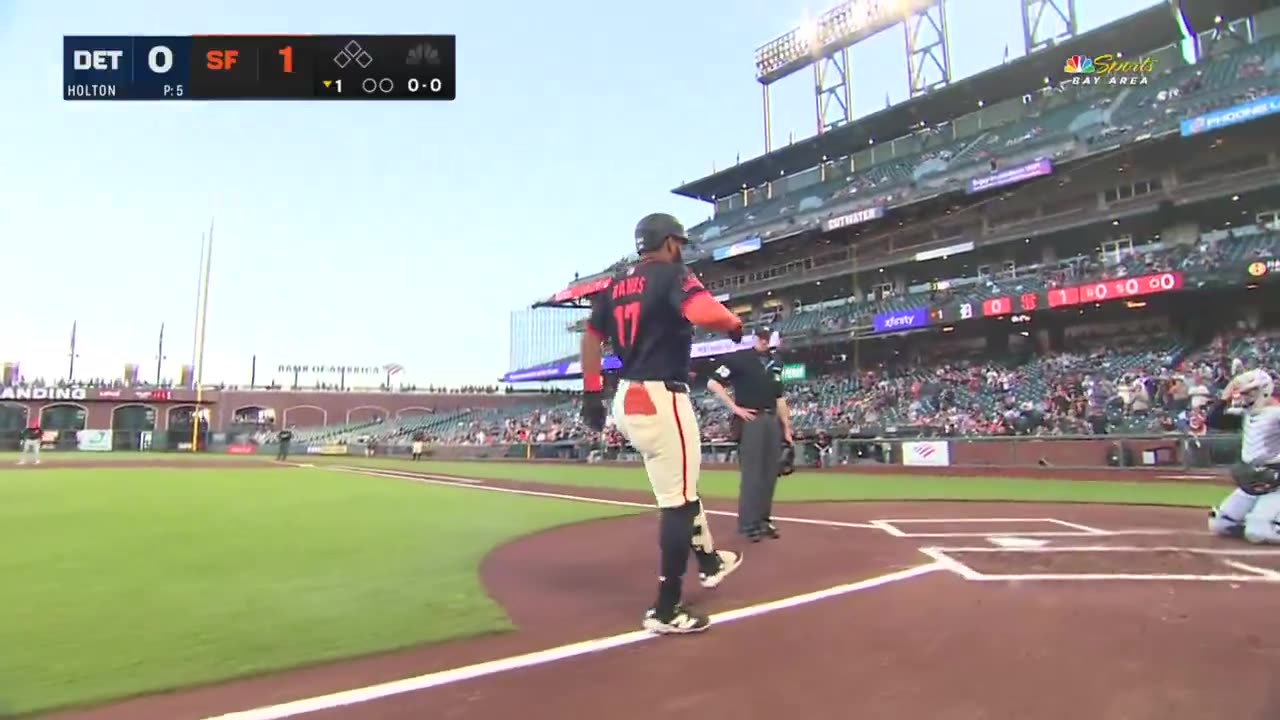 MLB - 434 feet later ... Heliot Ramos gives the @SFGiants a lead.