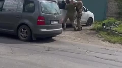 🇺🇦🎥 Ukraine Russia War | Kharkiv Resident's Urgent Call During Conflict | RCF