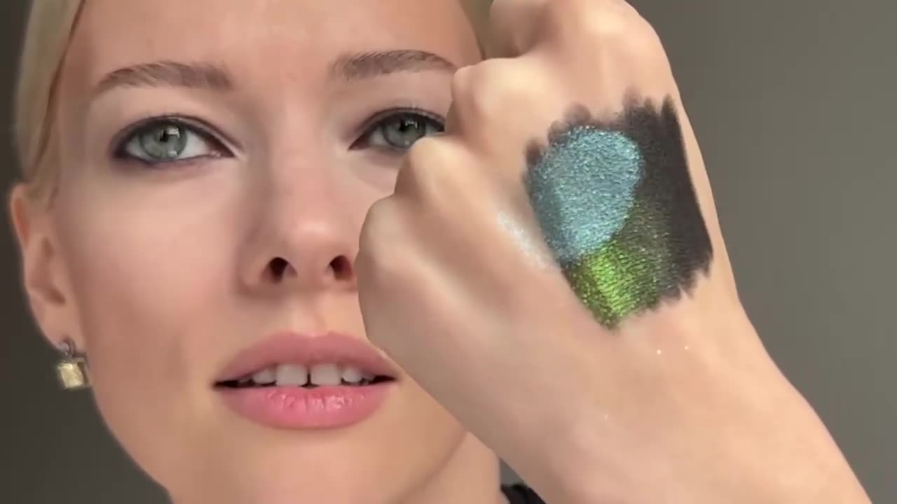 Black Smokey Eye Tutorial (3 Techniques) P19