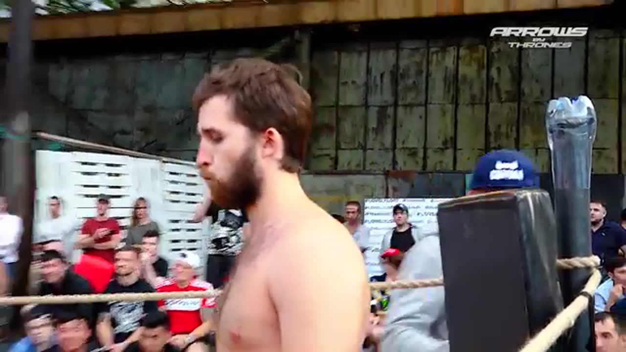 Wines Chun master vs Fighter from the bar