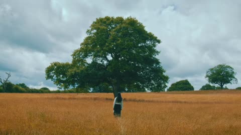 HELGA - Skogen mumlar (Official Music Video)