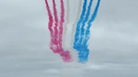 Red Arrows fly over Windsor Castle for President Trump’s State Visit! ❤️🤍
