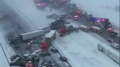 Reshjet e dendura në SHBA, aksident masiv në Indiana, përfshihen 45 automjete