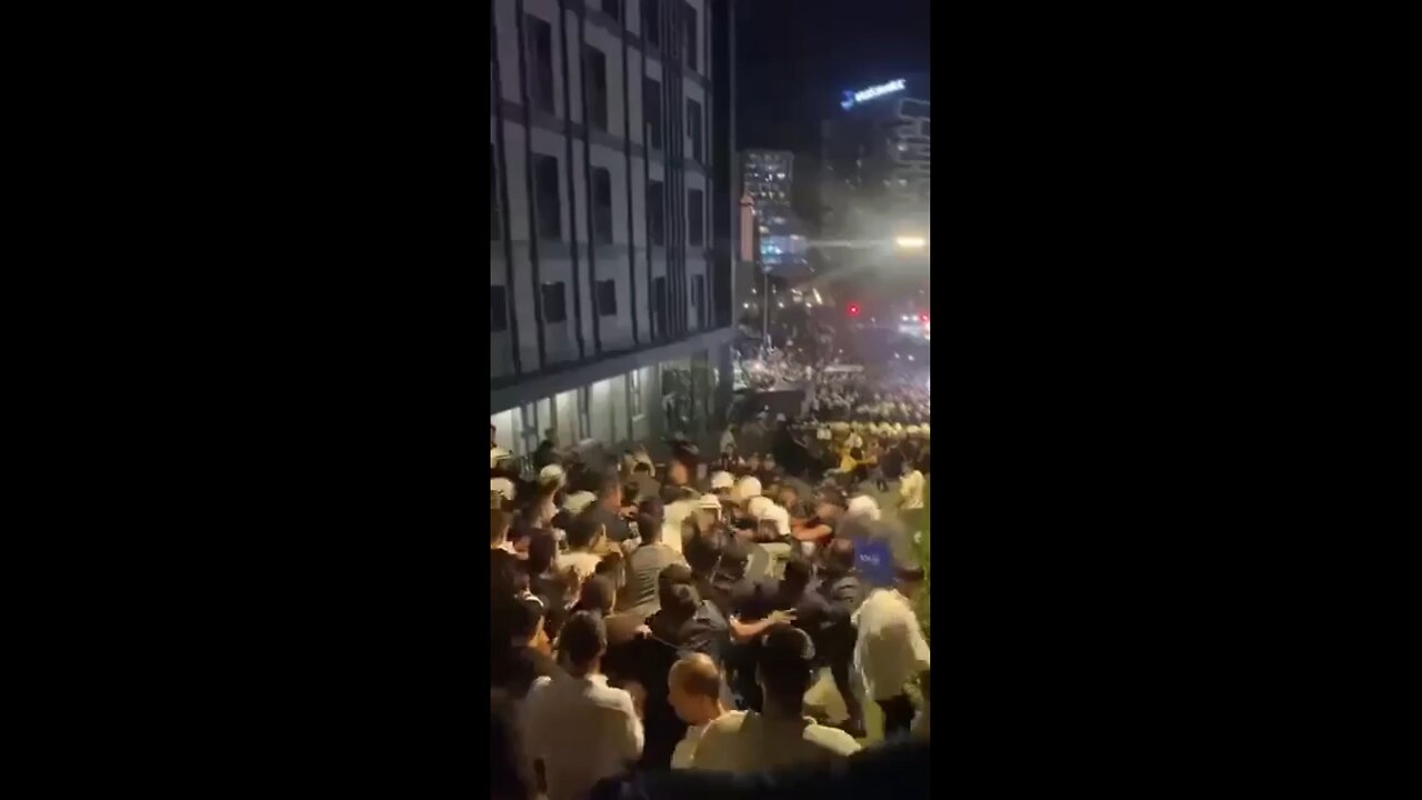 🇹🇷Mass protests against Erdogan took place in Istanbul at night