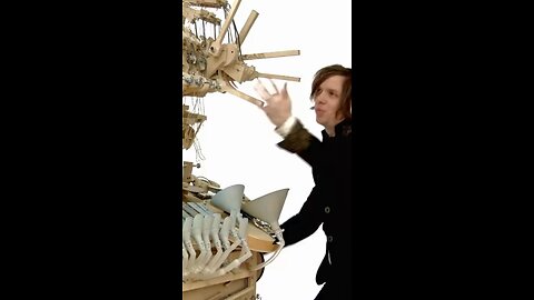 Awesome Marble Music Machine. Reminds me of good ol’ Animusic
