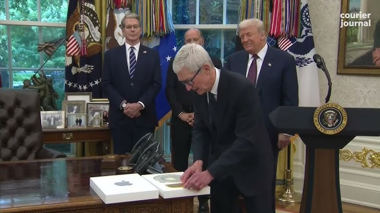 Tim Cook pathetically kisses Trump's ass by pretending him with a "24 karat gold" gift