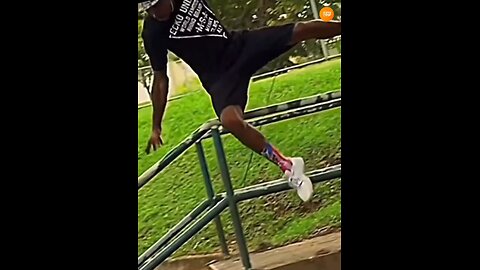 Simplang Trip 252: Hand rail skating exhibition jump accidentally fell down to push-ups exercise.