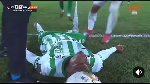 Colombian pro soccer star Andrés Felipe Román (29) suddenly collapses mid-game