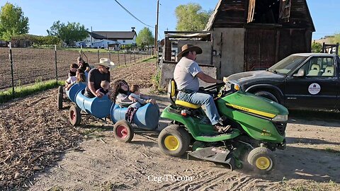 Graham Family Farm: Wobbly Train Fun