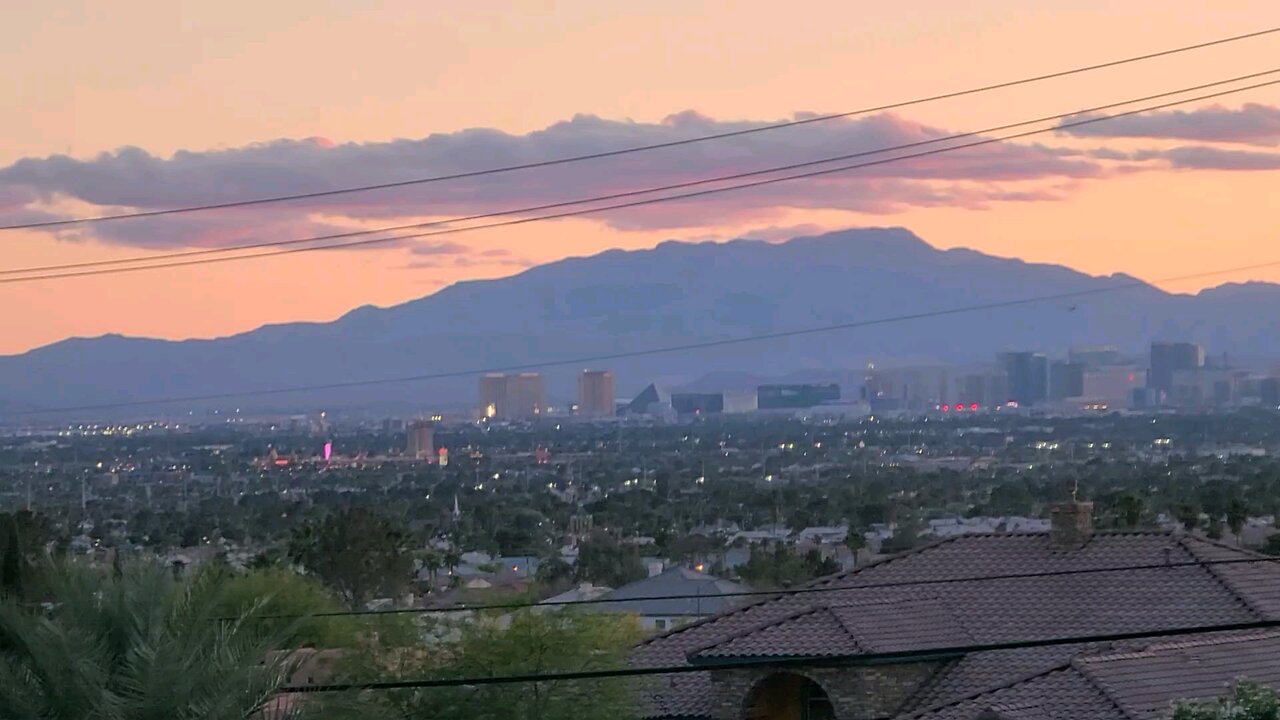 Did you see tonight's Las Vegas sunset? Check this out! 04.27.2025 #follow #lasvegas #travel #gaming
