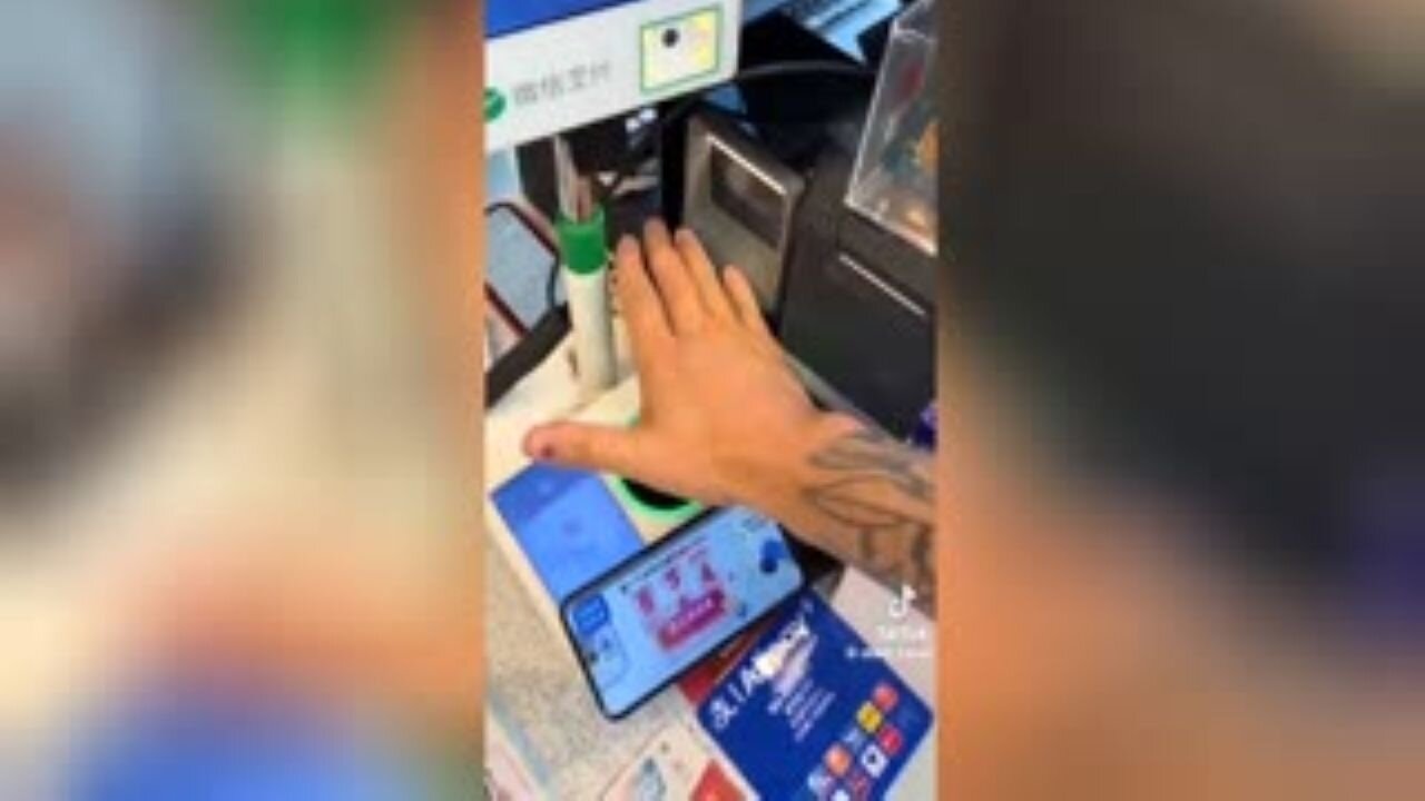 British Man In China Is Thrilled To Use Biometric Palm Scan To Pay For Things In The Country