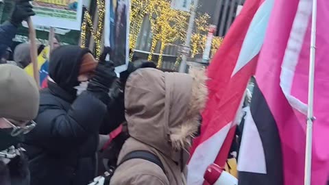Marching in support of president Nicolás Maduro and first combatant Cilia Flores.