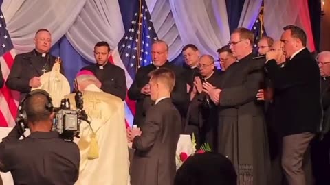 Bp Strickland odprawił Mszę w domu Trumpa