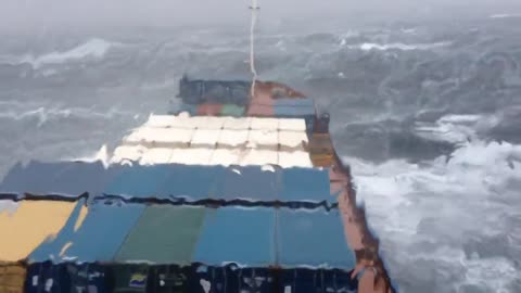 Container Ship Battles Storm Near Bermuda And It Looks Like A Scene From A Movie