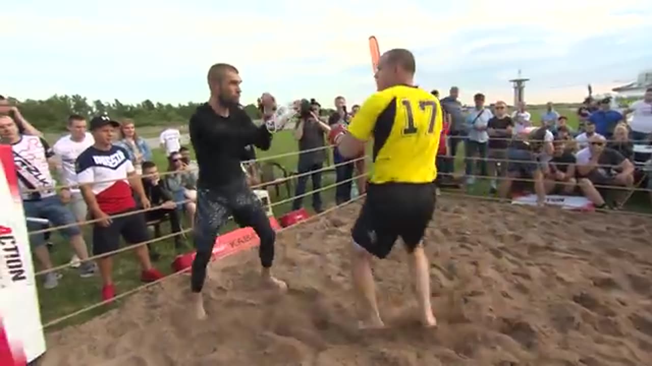 Soccer Referee run into MMA Fighter !! Tam Tam !!!