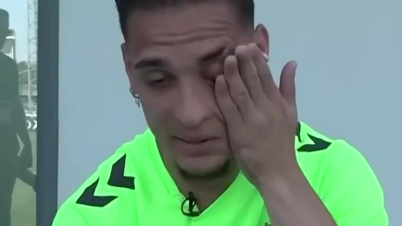 An emotional Antony reflects on his struggles at Manchester United 💔