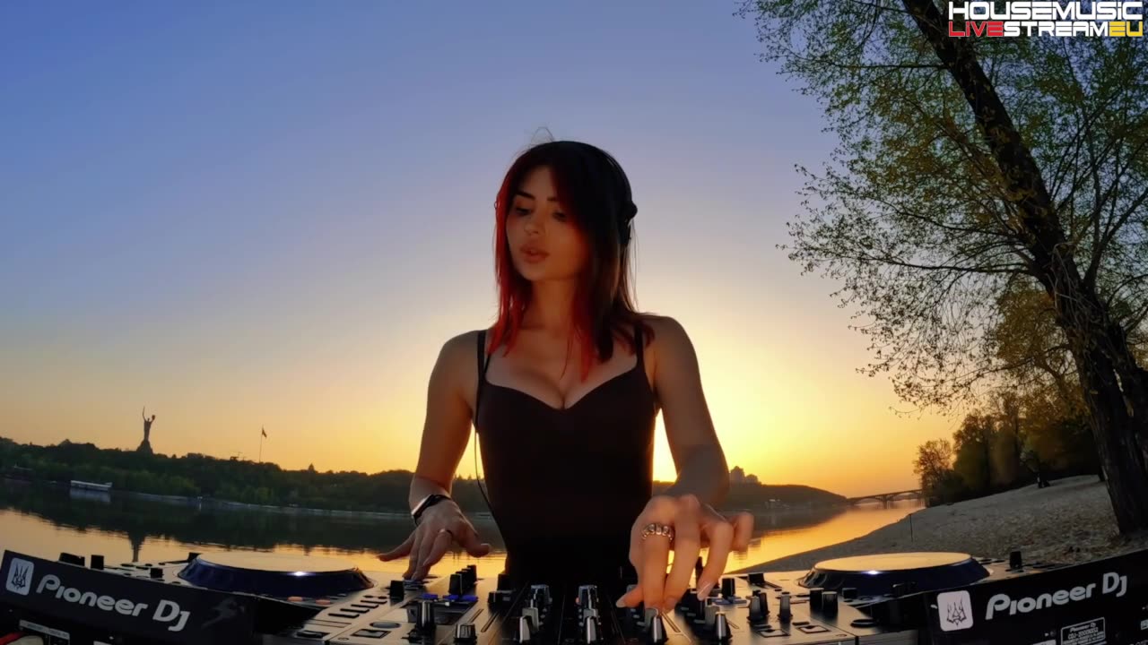 Diana Jo.. MELODIC TECHNO & INDIE DANCE Vibe | LIVE dj set | Sunset by the Water | Kyiv 2025