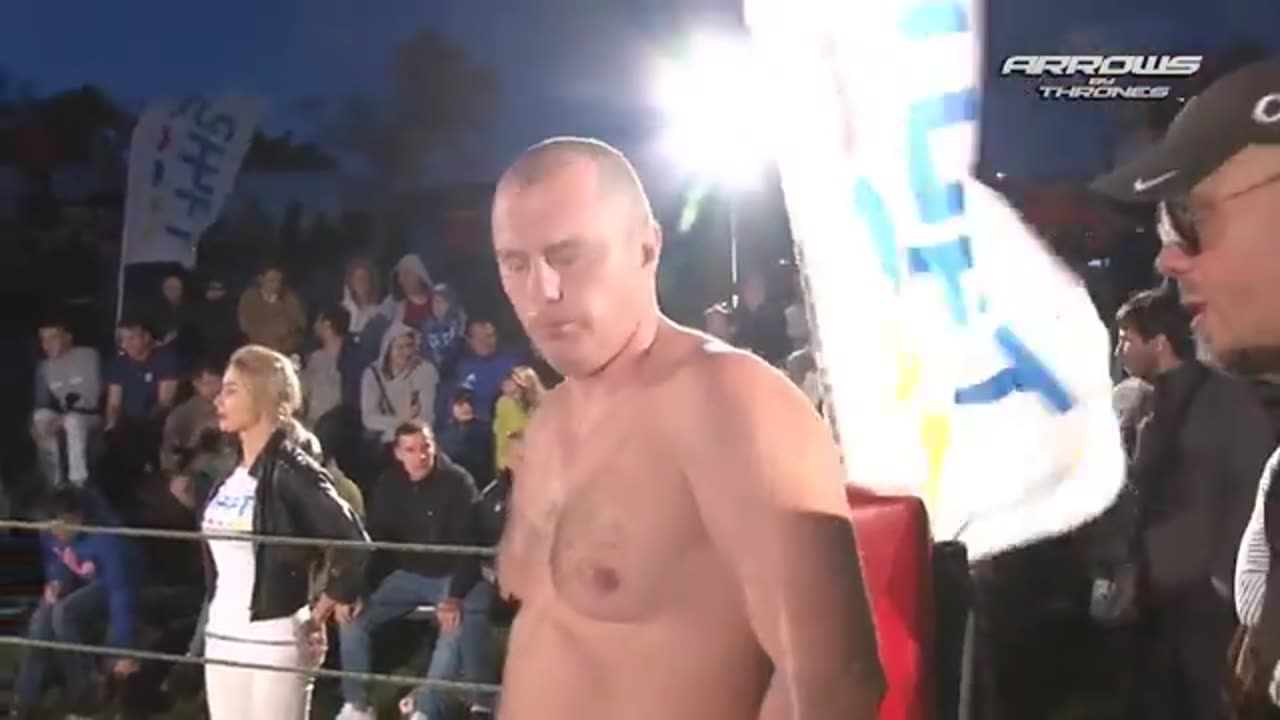 HEAVYWEIGHTS THROW DOWN IN A STREET FIGHT