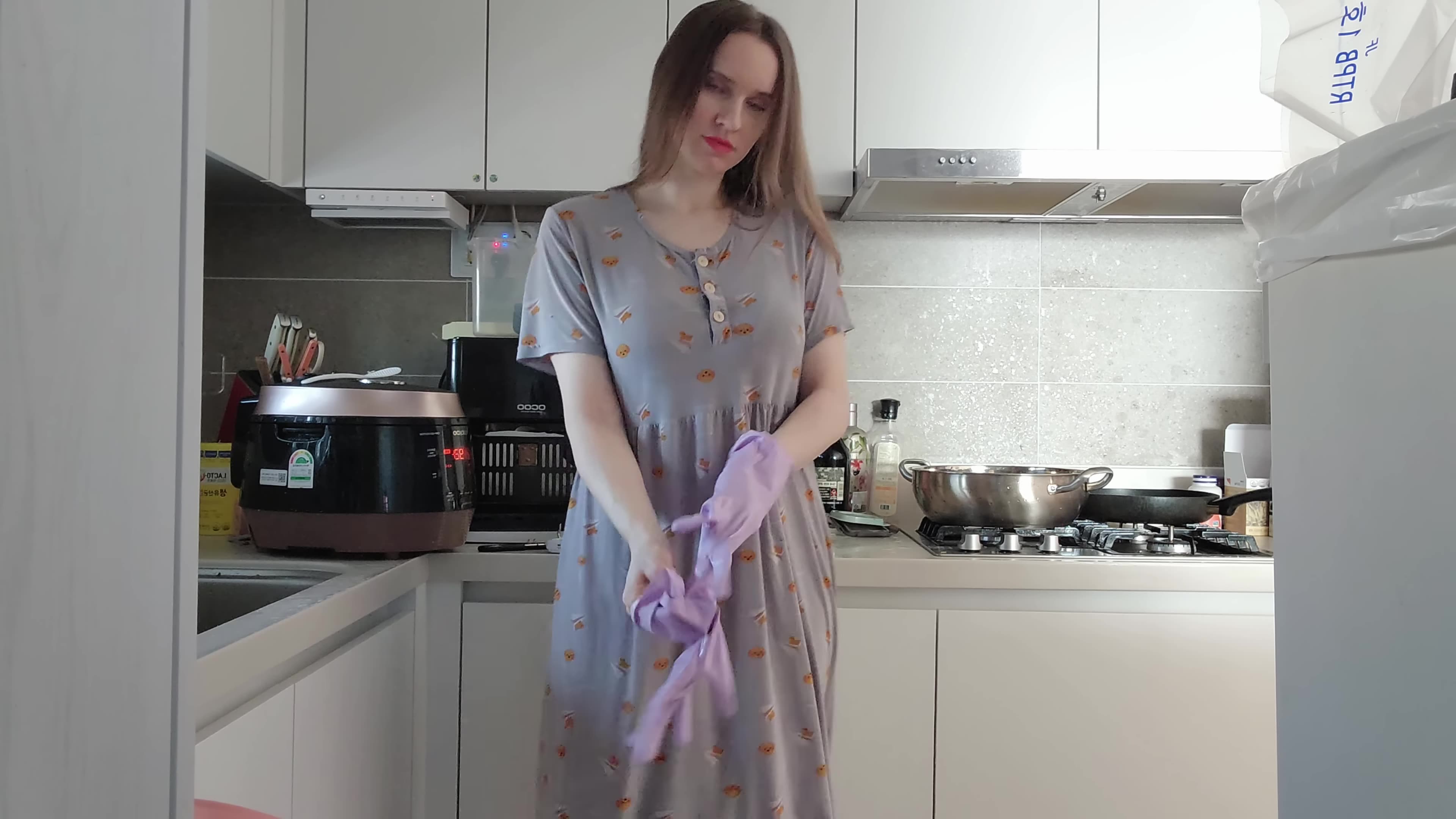 Dishwashing asmr in rubber gloves clean with me