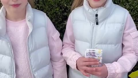 I can’t believe what these girls were doing for their Mum for Mothers Day 💕