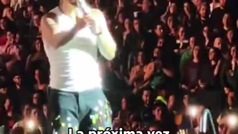 Maluma regaña a una seguidora en pleno concierto