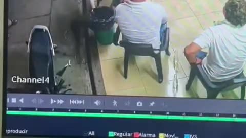Ataque a bala a hombre en una tienda