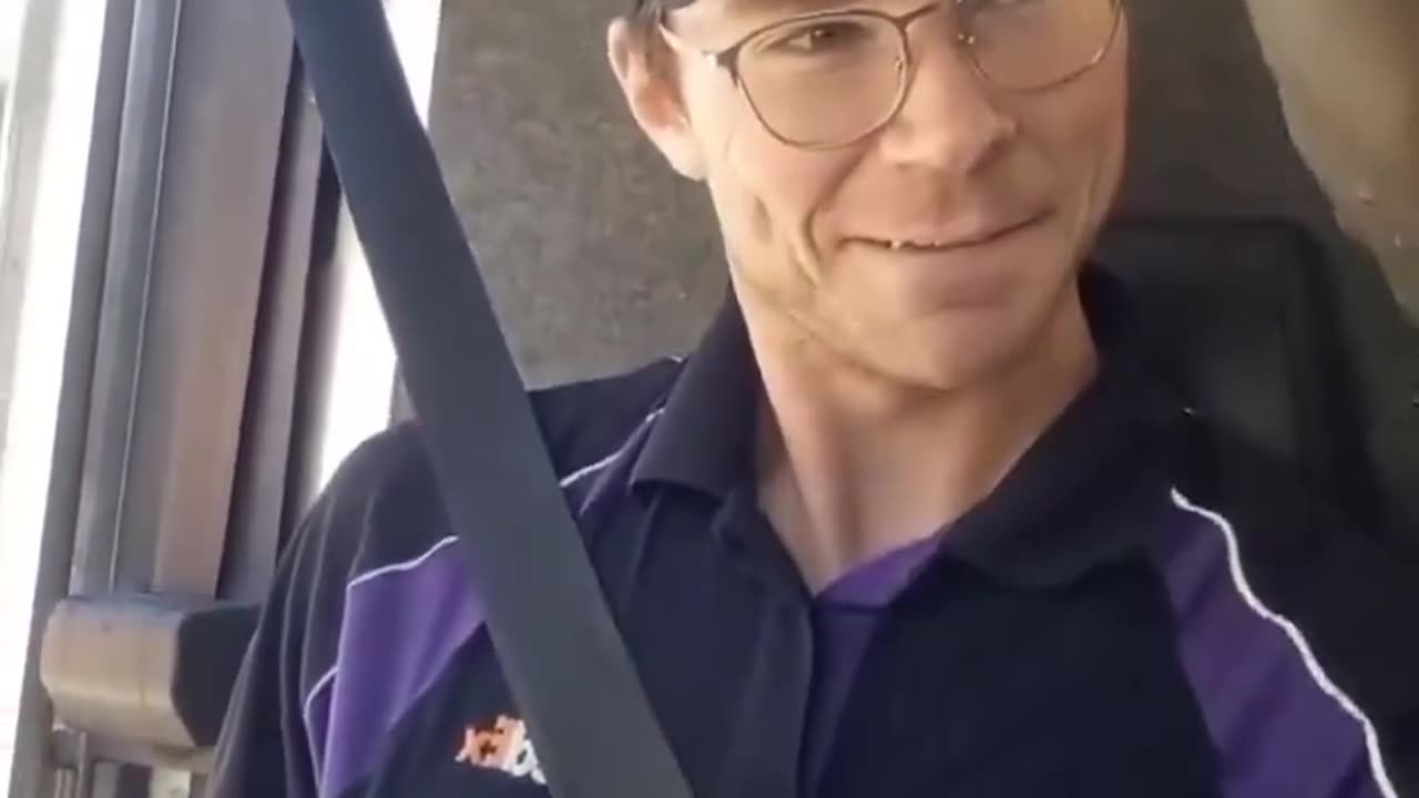 FedEx driver gets pressed for dropping a package off at the wrong house